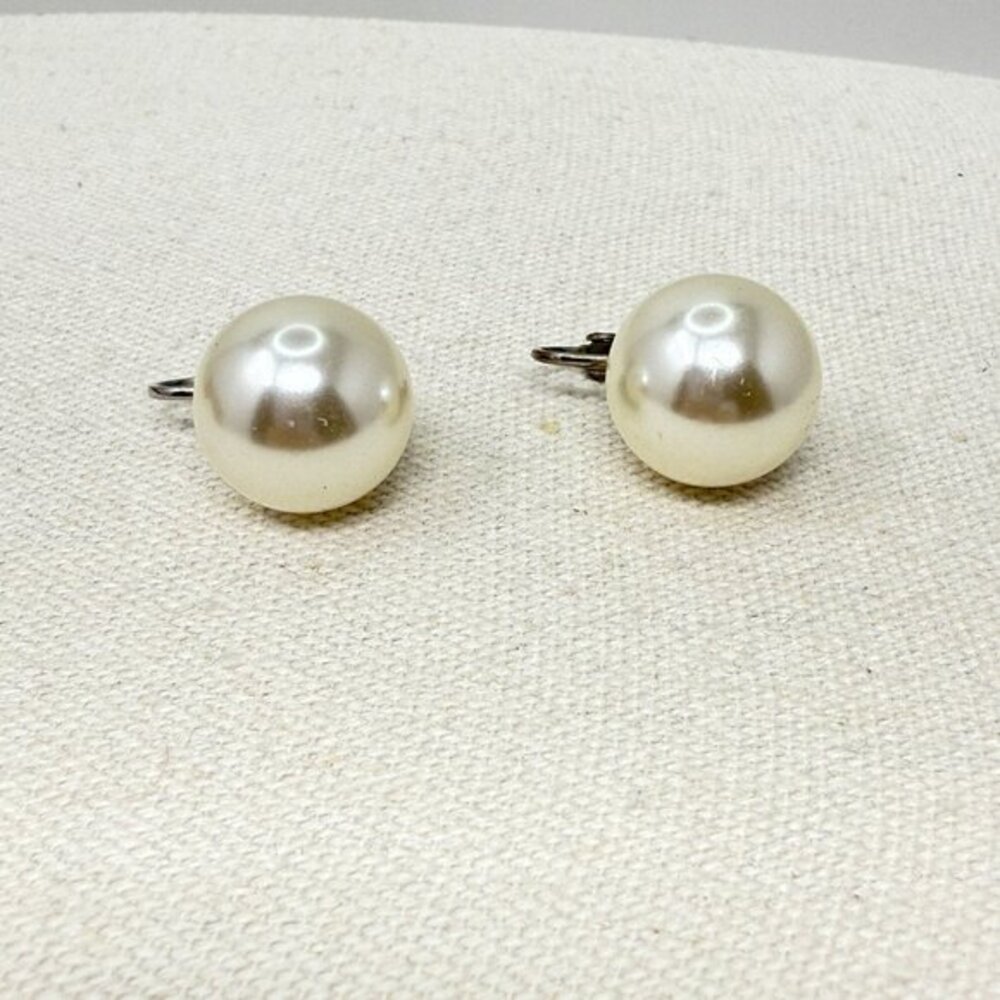 Vintage Faux  Pearl Stud Earrings Silver-Tone Clip On‎ Retro Bauble Kitchy